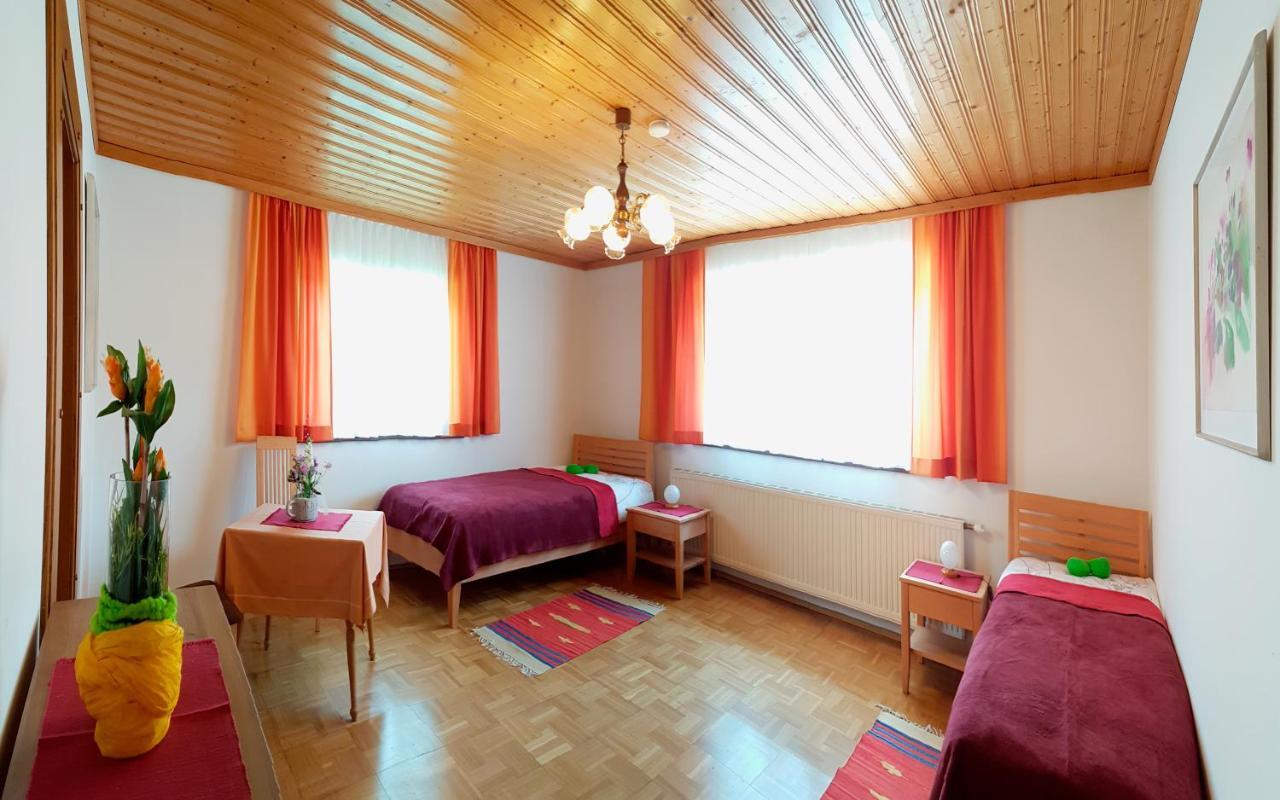 Bungalow & Apartments "Am Deber" Velden - Augsdorf เวลเดน อัม เวิร์ทเทอร์ซี ภายนอก รูปภาพ