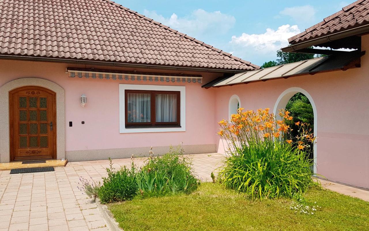 Bungalow & Apartments "Am Deber" Velden - Augsdorf เวลเดน อัม เวิร์ทเทอร์ซี ภายนอก รูปภาพ