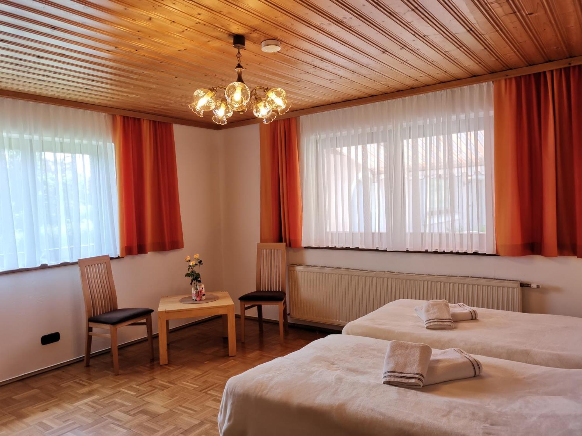 Bungalow & Apartments "Am Deber" Velden - Augsdorf เวลเดน อัม เวิร์ทเทอร์ซี ภายนอก รูปภาพ